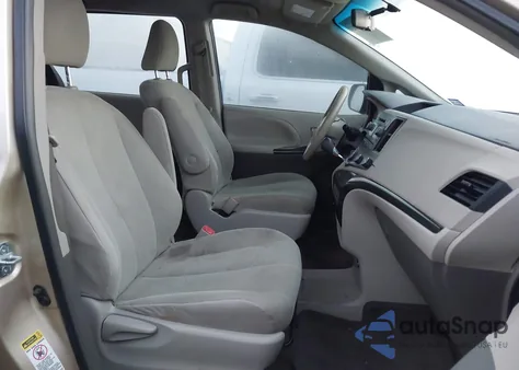 2012 Toyota Sienna Base 7 Passenger z USA, uszkodzony, nr VIN 5TDKA3DC0CS012176